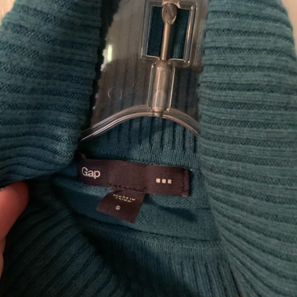 Gap sweater - Picture 2 of 2